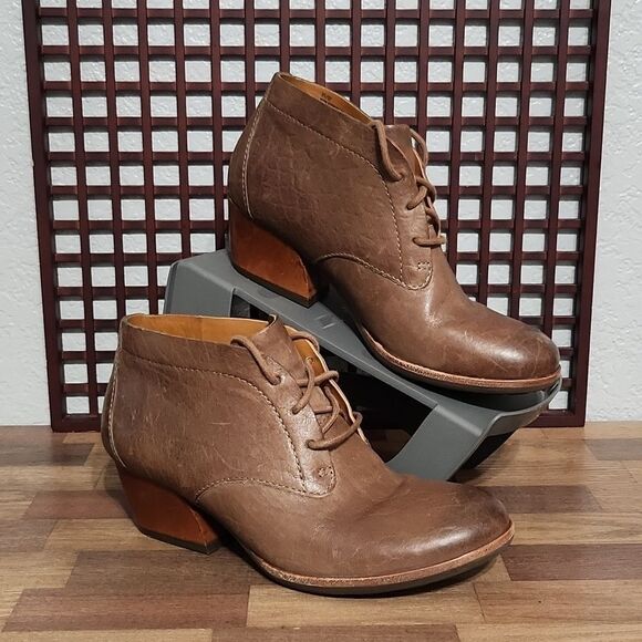 SIZE 6.5 | Kork-Ease Lace Up Bootie - Picture 1 of 6